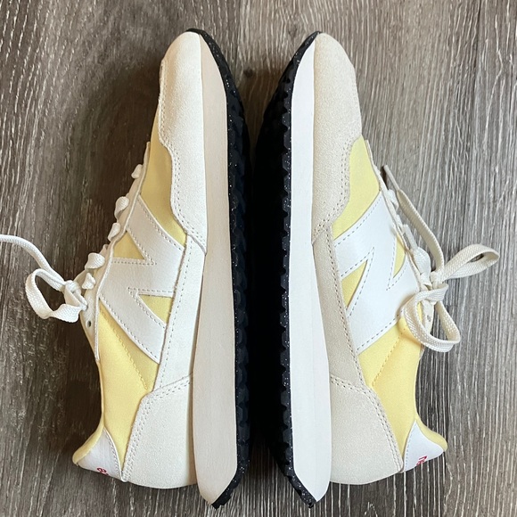 New Balance - Picture 7 of 17